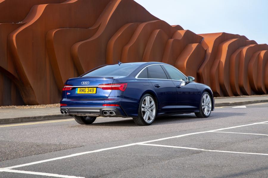  Audi S6 Sedan TDI (C8) 2019 года  (UK) (фото 32 из 40)